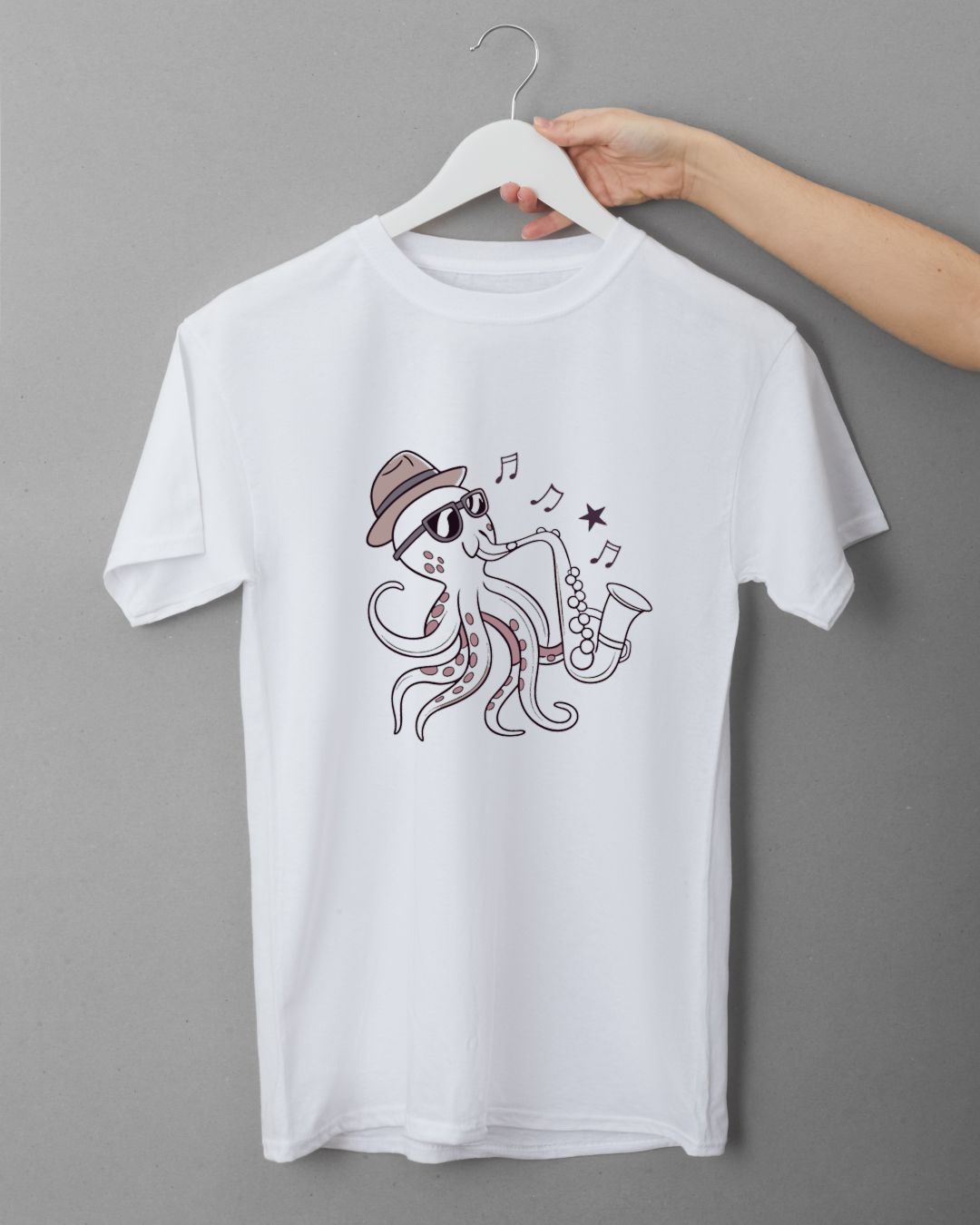 T-shirt avec un poulpe jazzy kawaii jouant du saxo ambiance marine