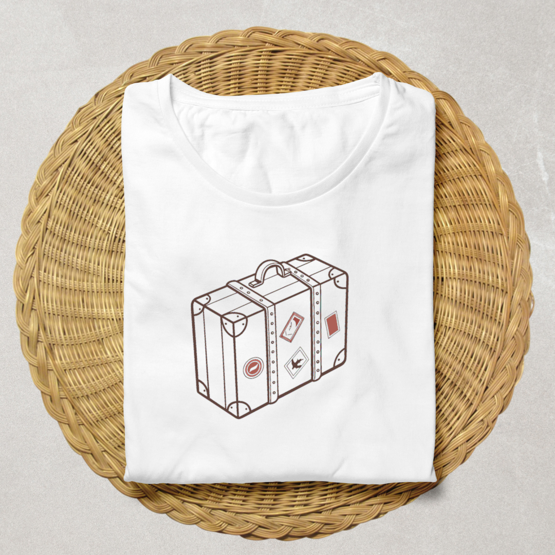 T-shirt arborant un design doodle de valise vintage pour les amateurs de voyage