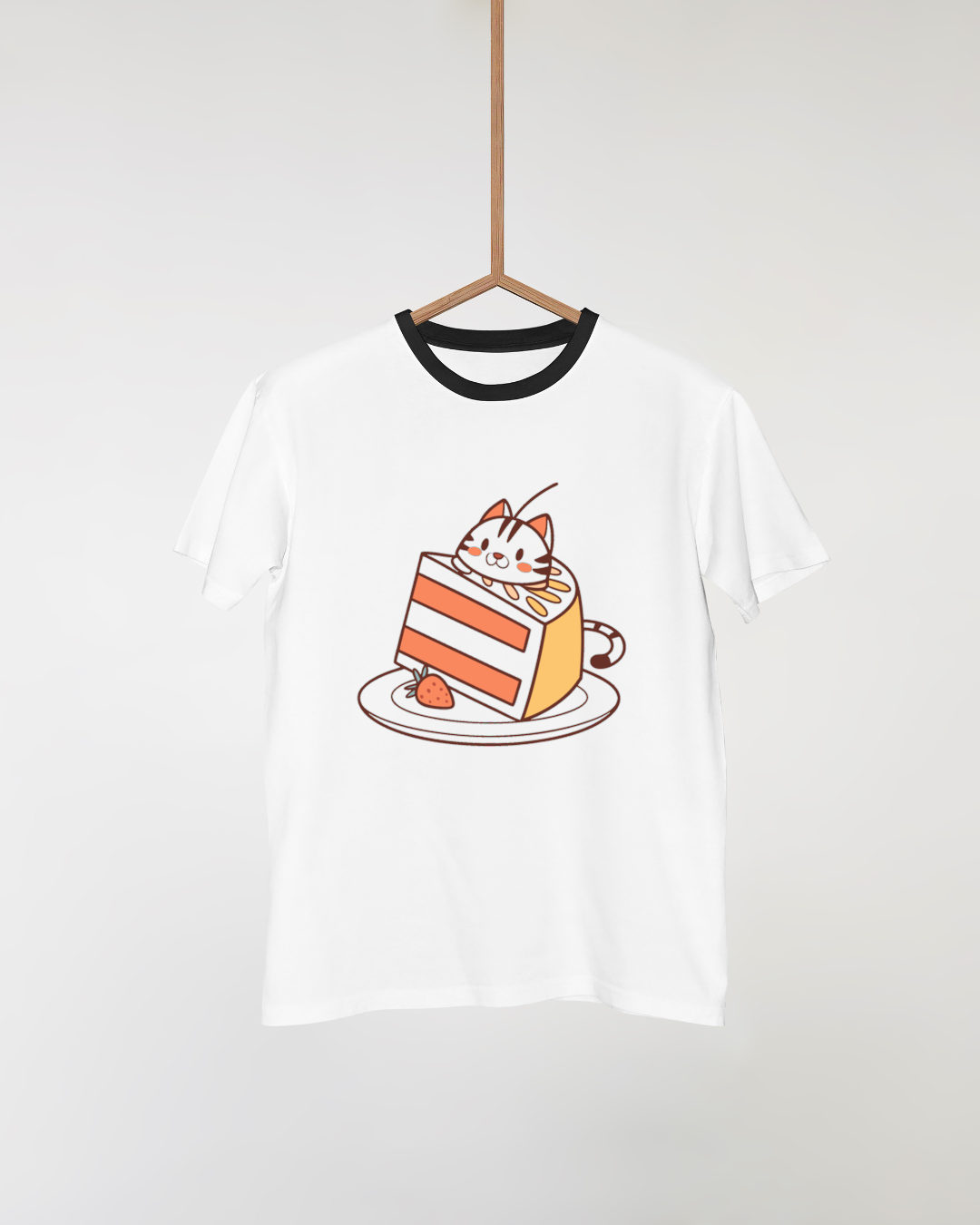 T-shirt festif avec un chat mignon jouant dans un gâteau délicieux