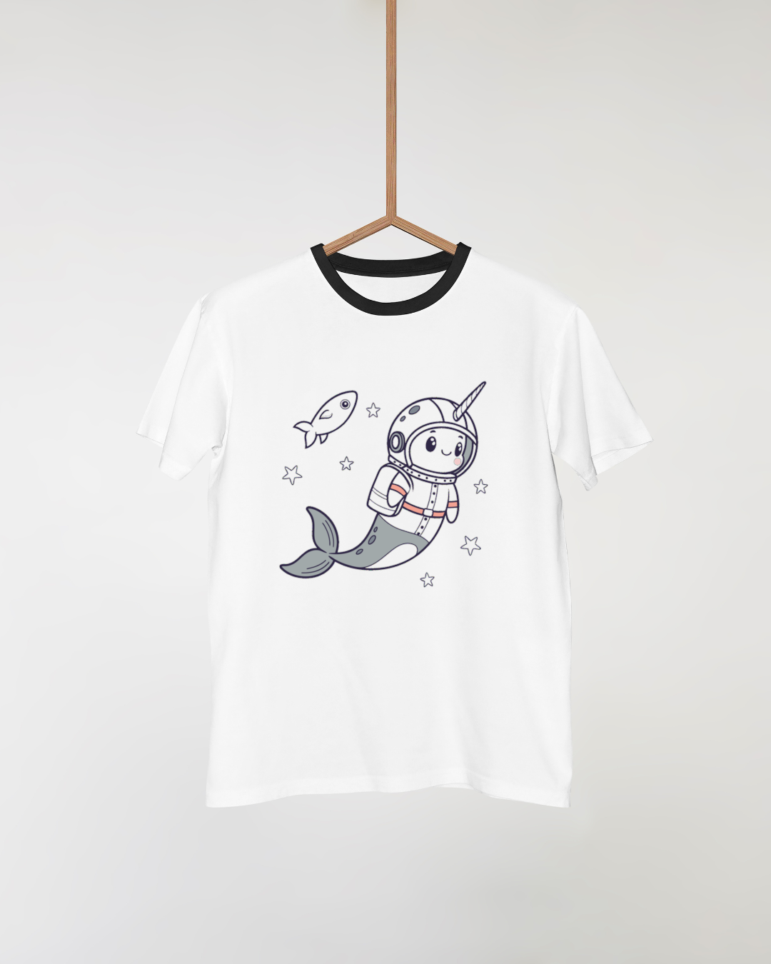 T-shirt aventure spatiale avec design narval cosmonaute rêveur adorable et coloré