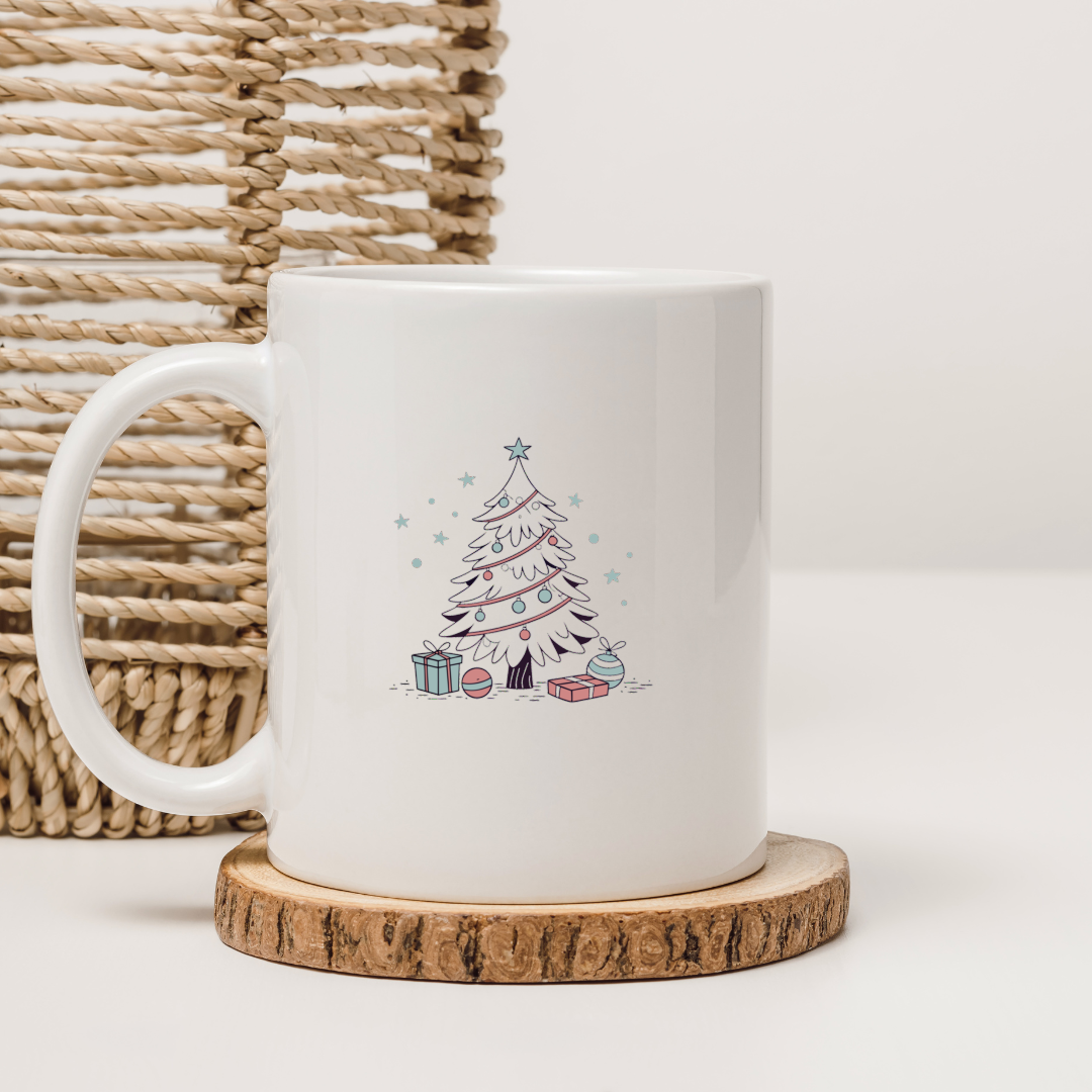 Mug illustré d'un sapin de Noël festif, style doodle, ambiance hivernale