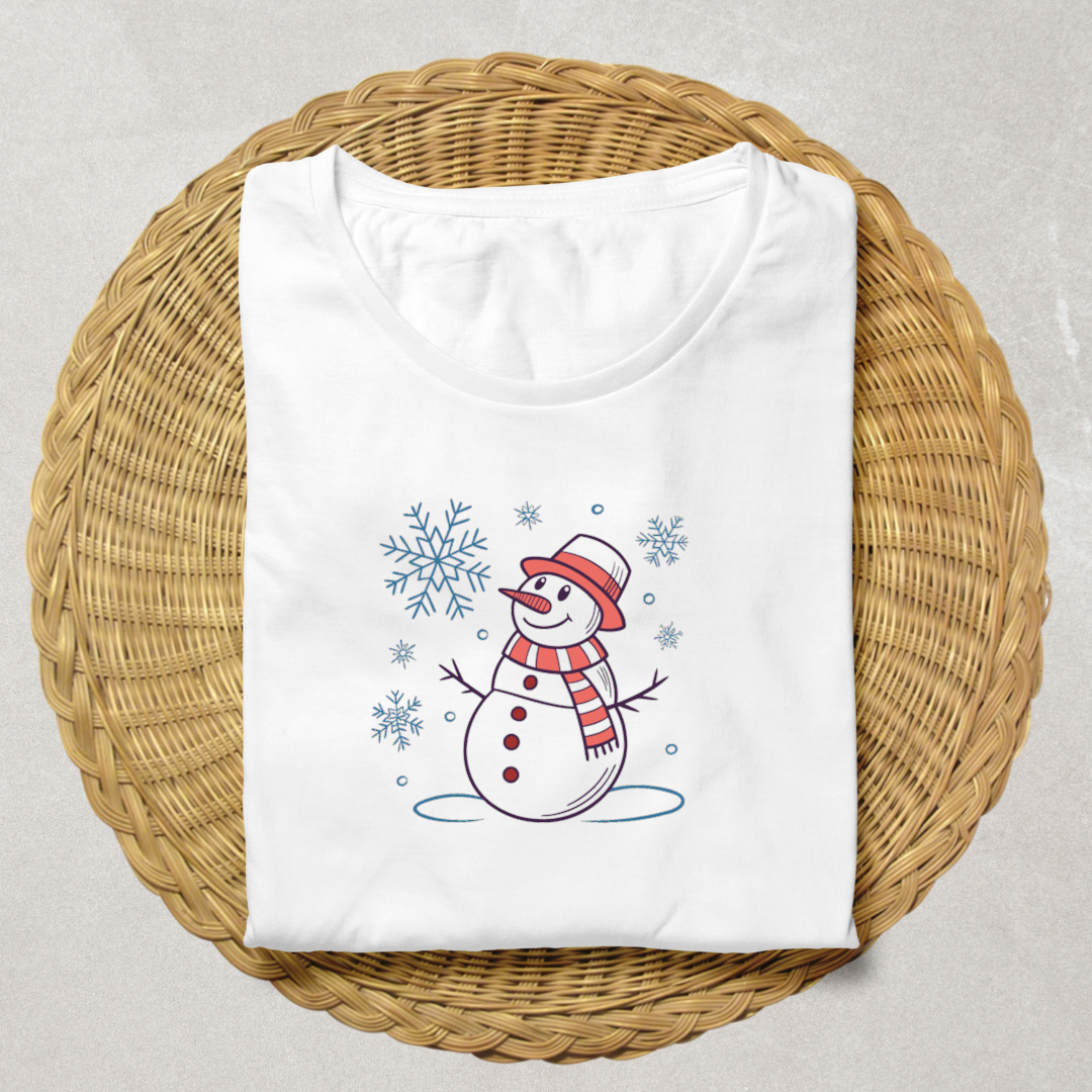 T-shirt hivernal avec bonhomme de neige espiègle en style doodle