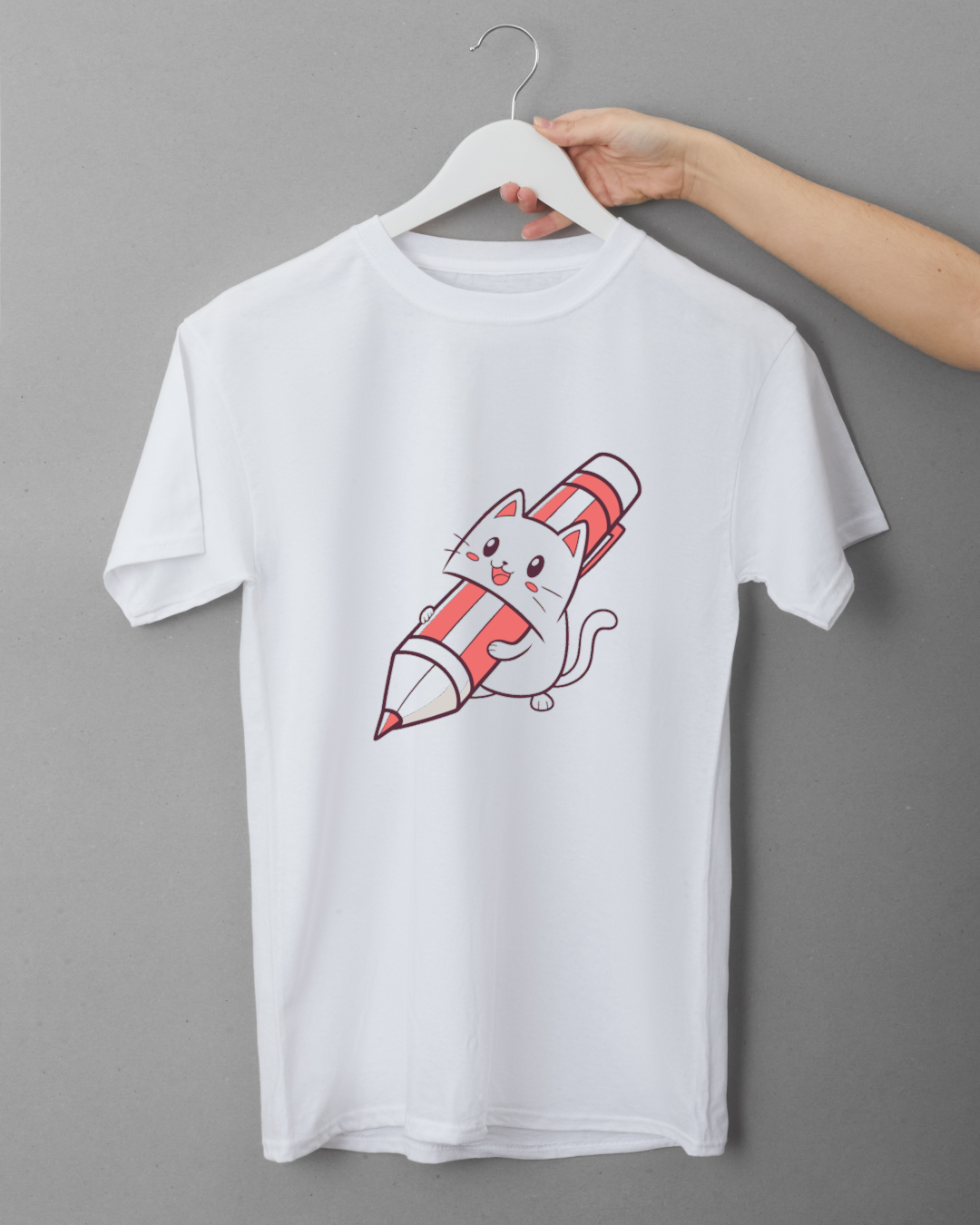 T-shirt avec chat kawaii et crayon géant évoquant une ambiance scolaire joyeuse