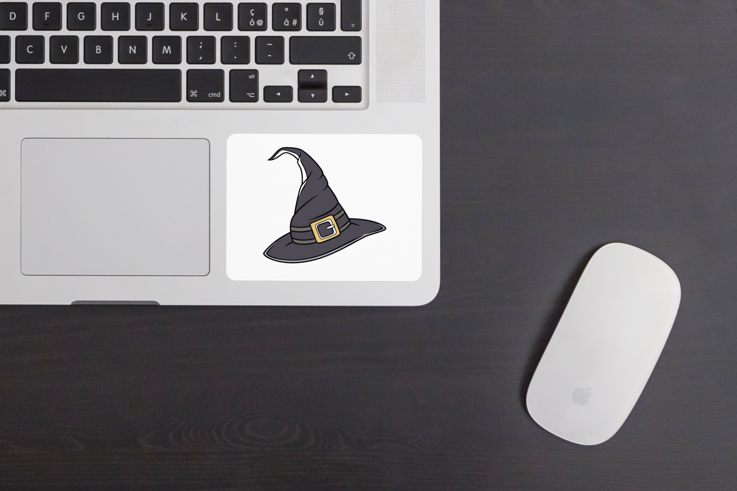 Sticker avec chapeau de sorcière sur fond orange thème Halloween mystique