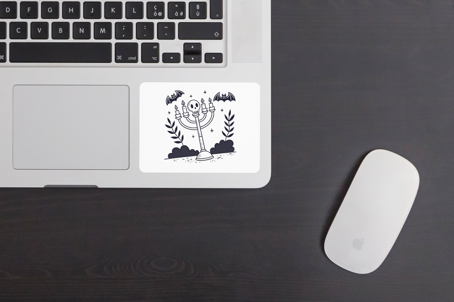 Sticker avec motif Halloween représentant un chandelier crânien doodle