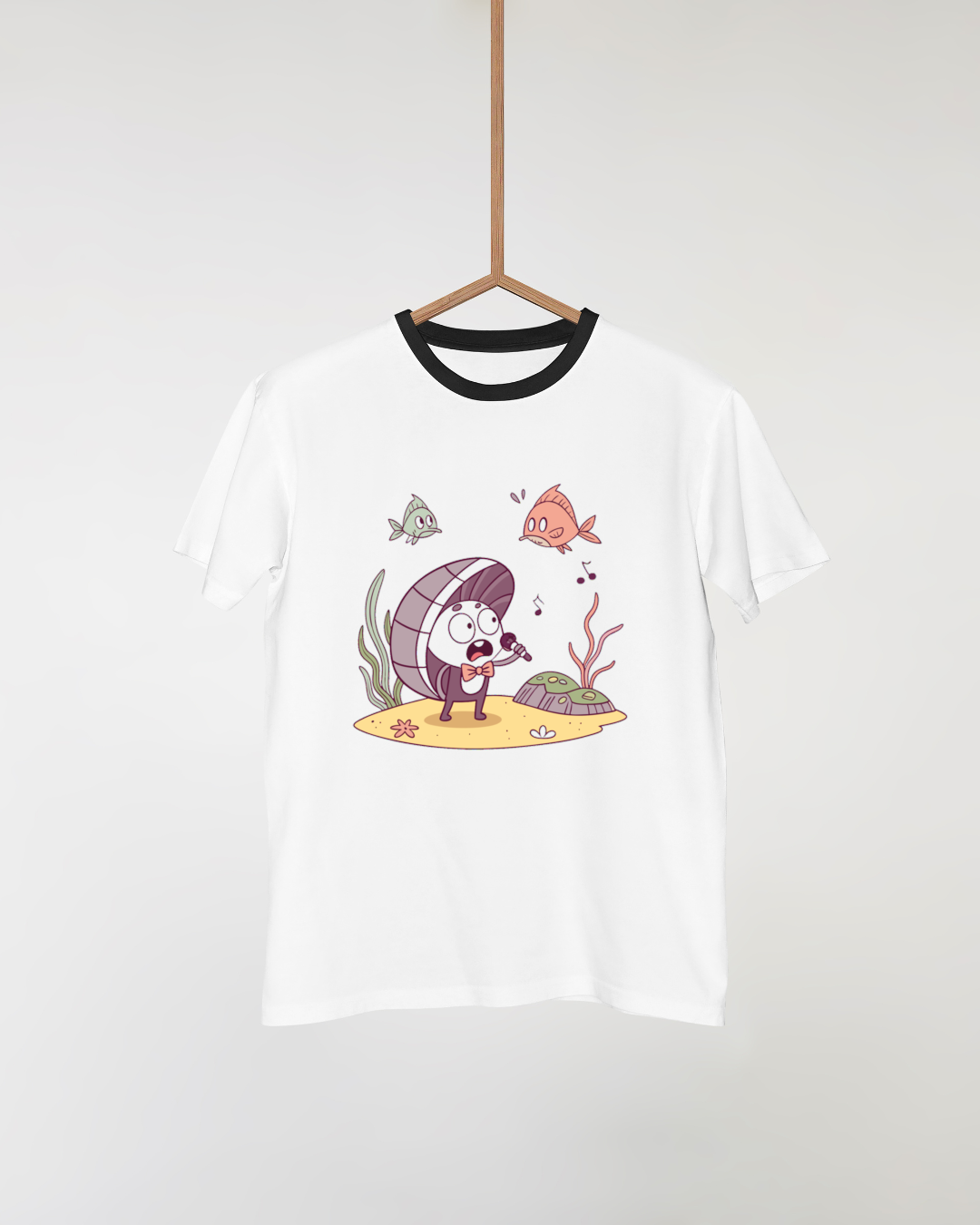 T-shirt décoré d'un coquillage chanteur dans un thème marin amusant et original