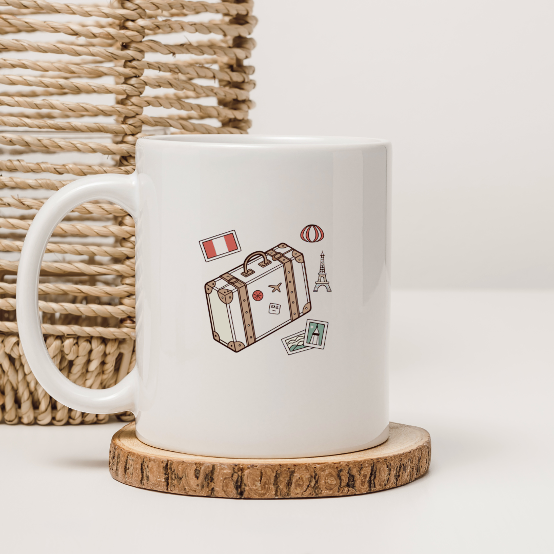Mug avec graphisme valise aventure minimaliste évoquant le voyage et l'évasion