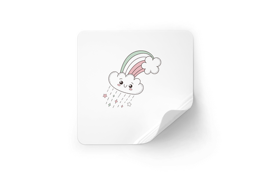 Sticker avec nuage souriant et arc-en-ciel en style kawaii sur fond ciel enchanté