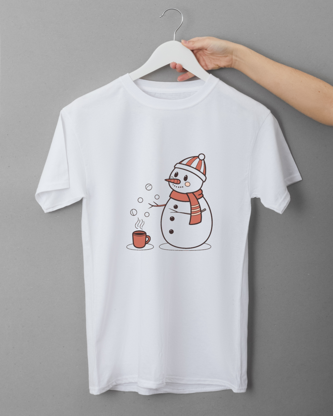T-shirt avec un bonhomme de neige ludique apportant une touche hivernale festive