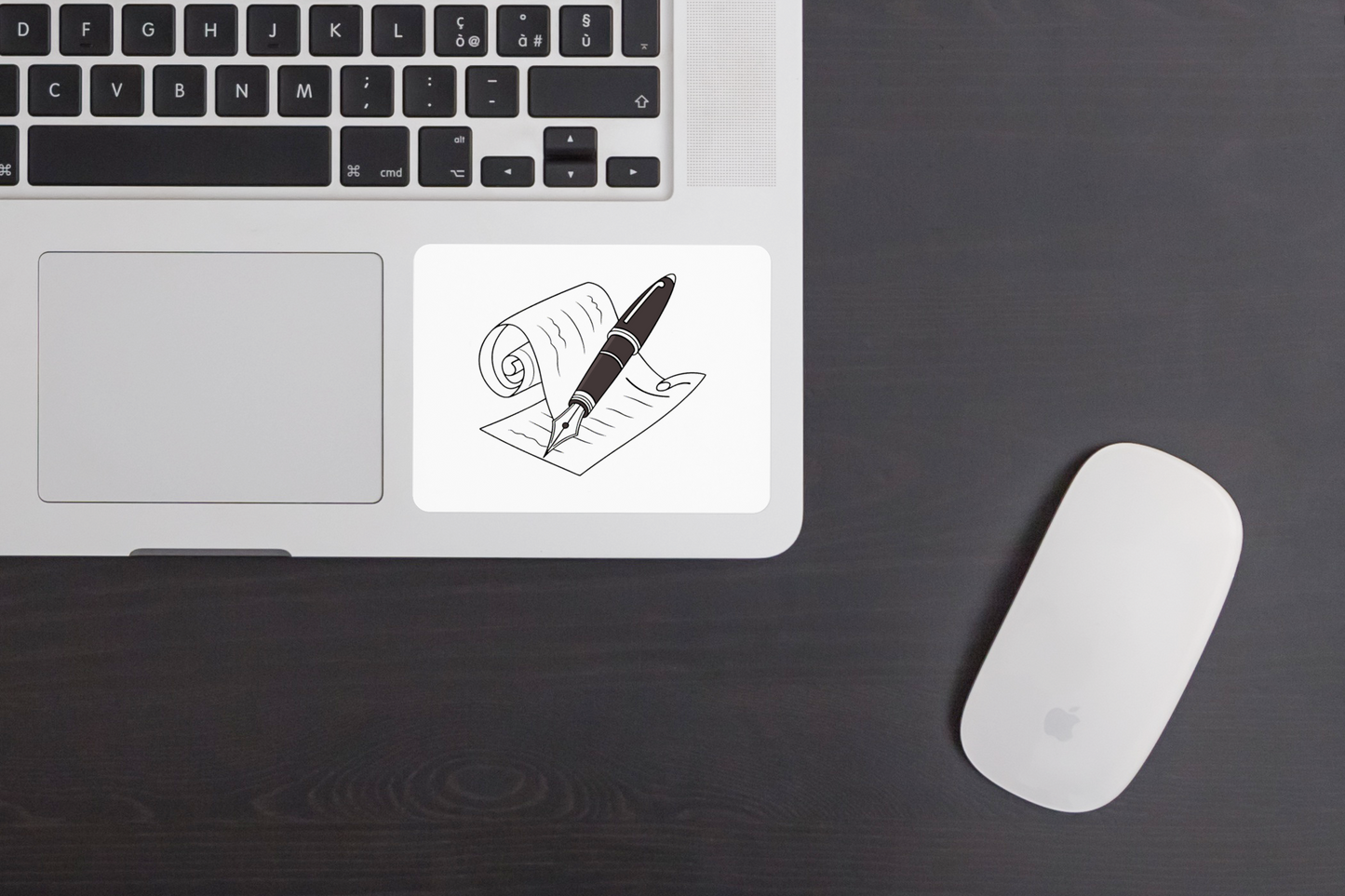 Sticker élégant avec icône stylos de plume et notes sur fond minimaliste