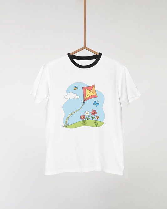 T-shirt avec cerf-volant pastel, style nature enchantée, idéal pour le printemps