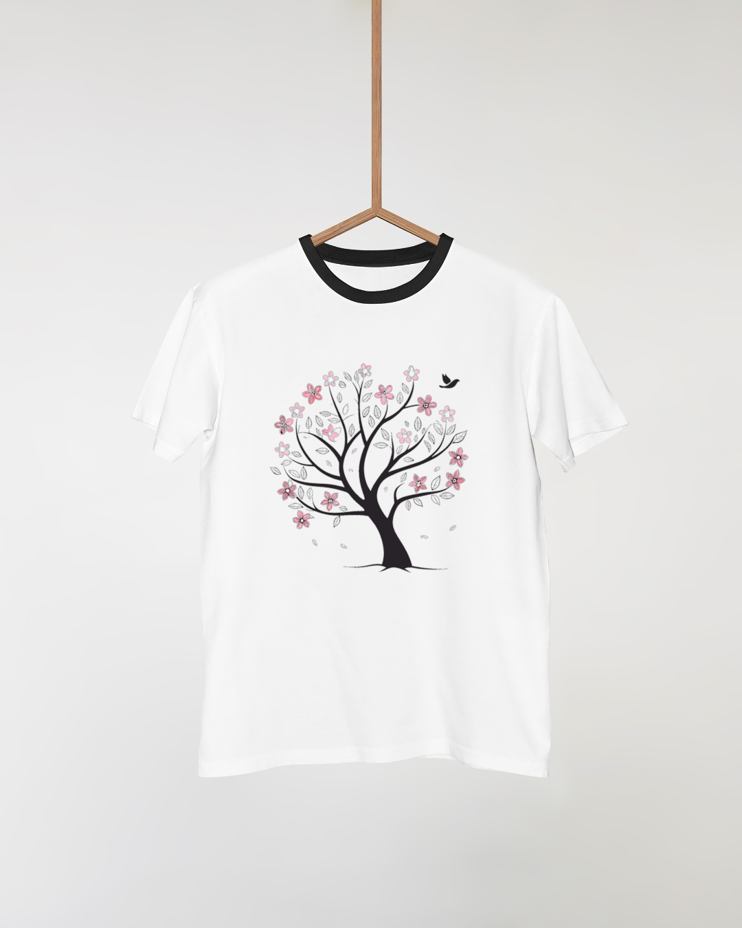 Design enchanteur sur t-shirt avec arbre en fleurs style minimaliste printanier