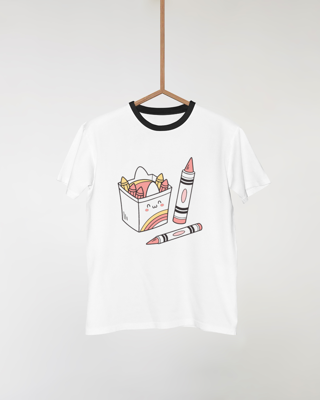 T-shirt décoré crayons kawaii pastel style enfantine ultra coloré et convivial