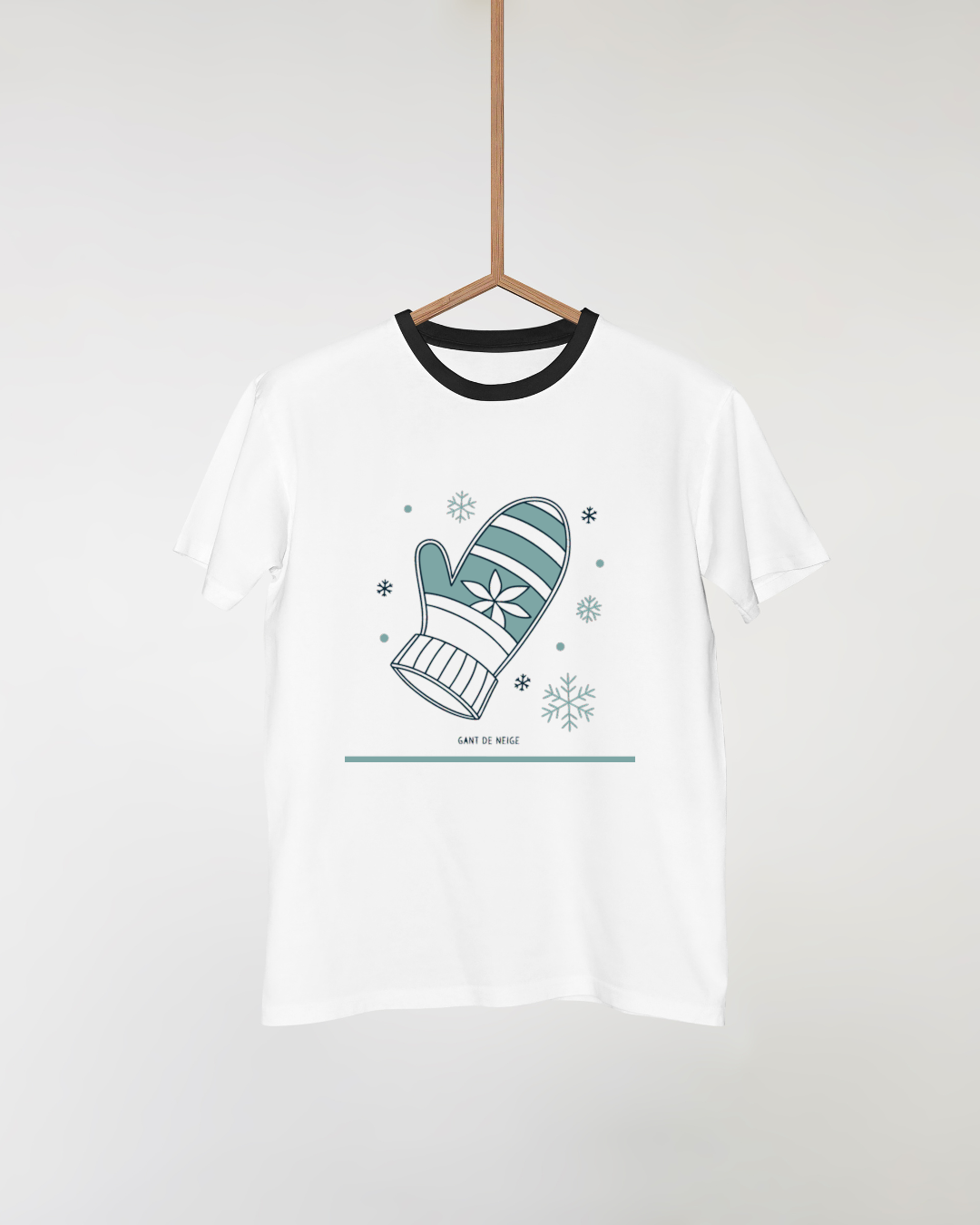 T-shirt avec motif gant de neige minimaliste évoquant l'esprit hivernal distinctif