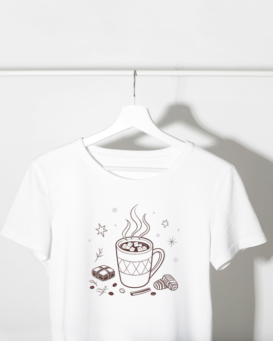 Design cosy sur t-shirt avec motif chocolat chaud en style doodle pour hiver chaleureux