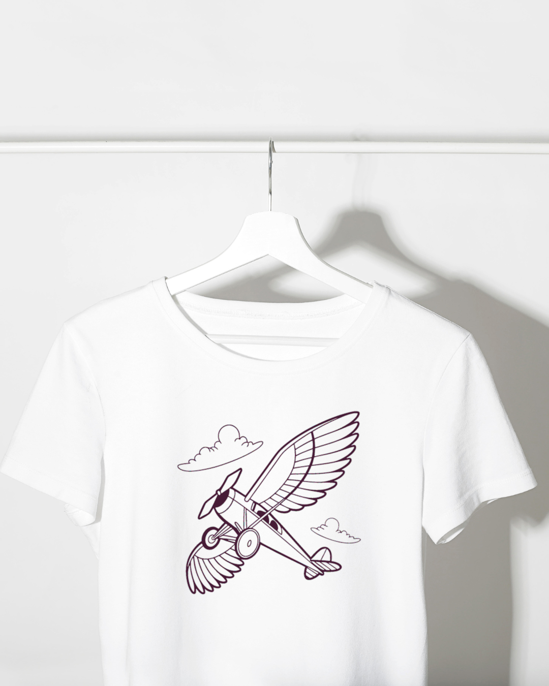 T-shirt avec motif doodle d'avion pour une touche d'aventure stylée