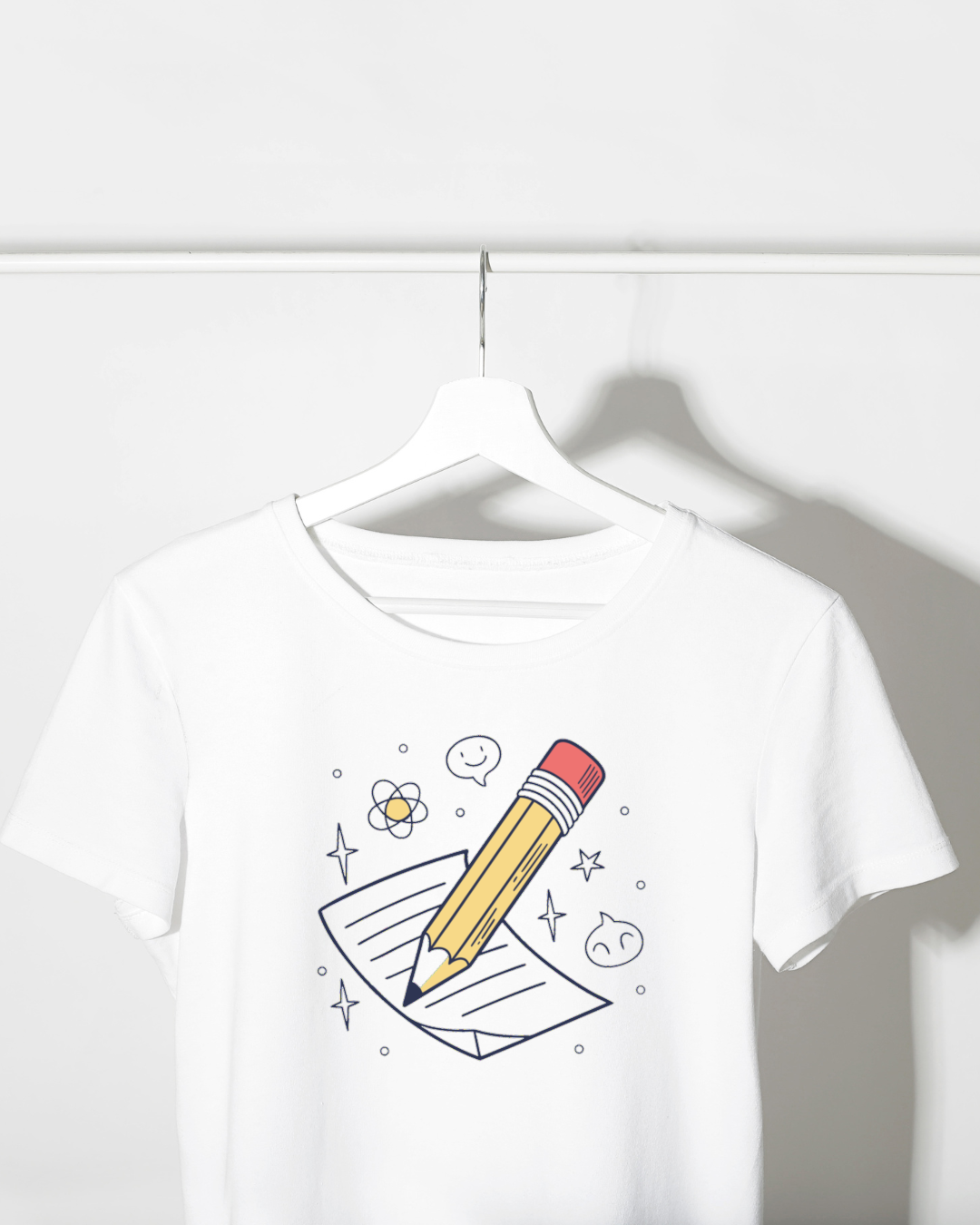 T-shirt amusant avec crayon dynamique, parfait pour une éducation imaginative