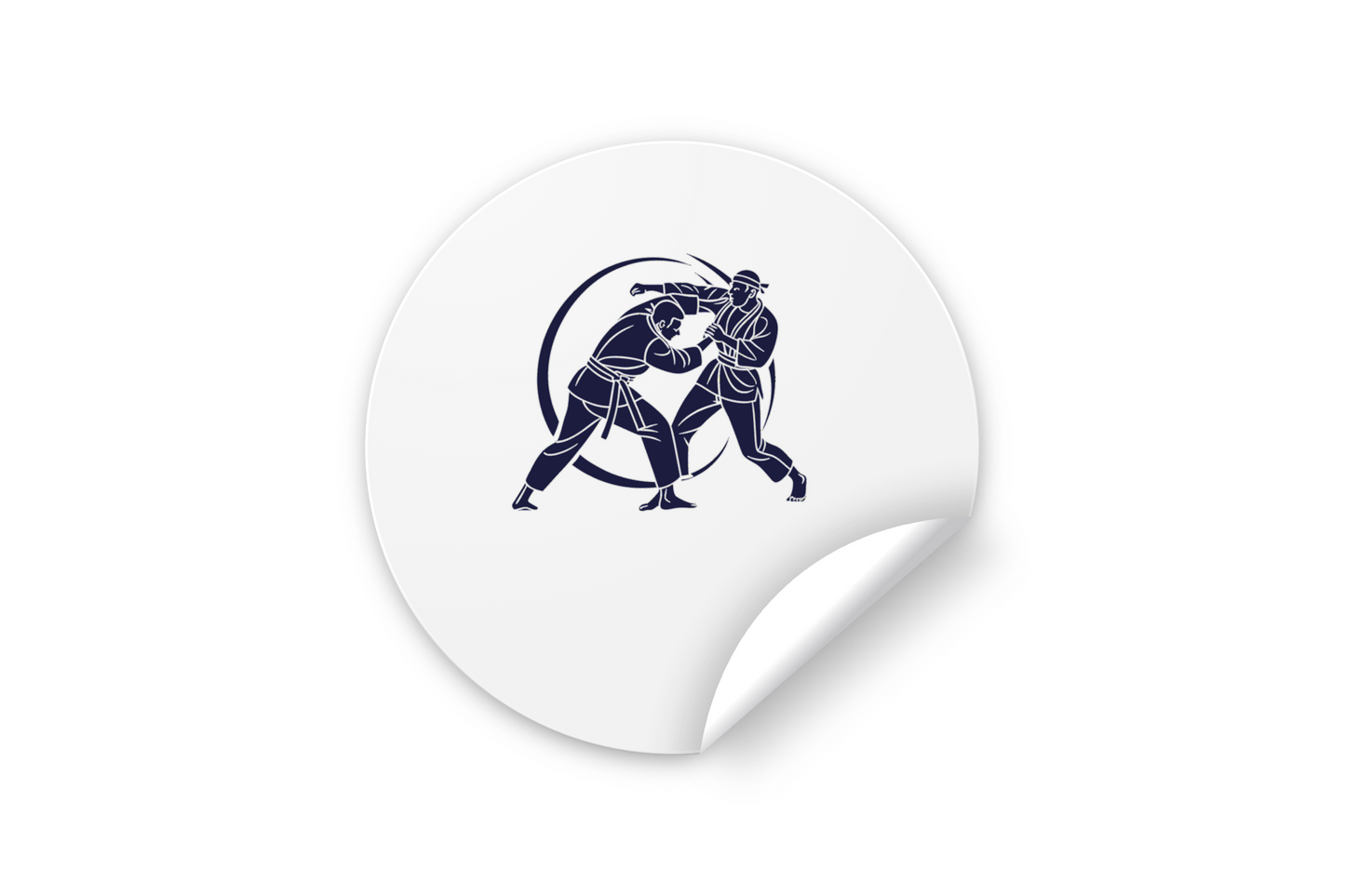 Sticker dynamique illustrant un combat de karatekas, plein d'énergie et de mouvement