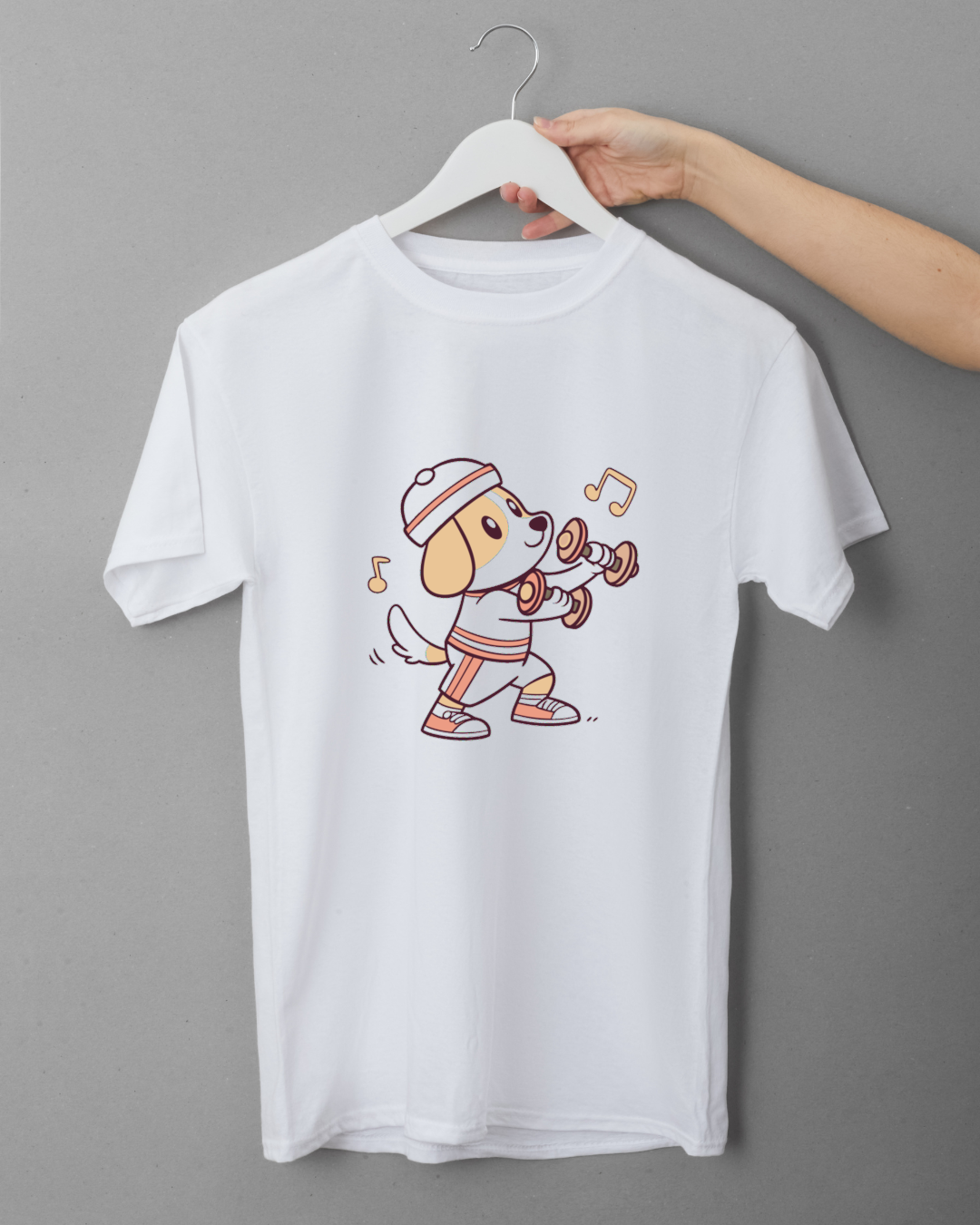 T-shirt avec un chien musclé, style cartoon fitness, décor décontracté et sportif