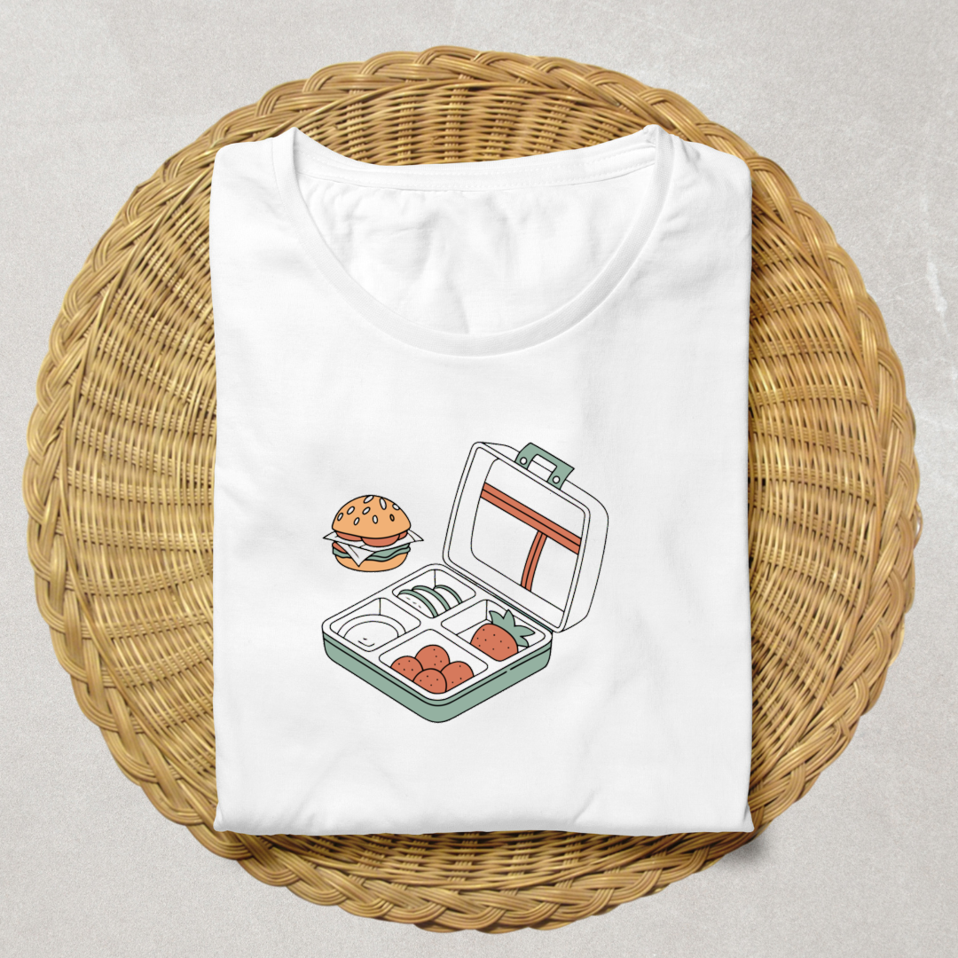 T-shirt avec icône pastel d'une lunch box gourmande dans un style doux et moderne