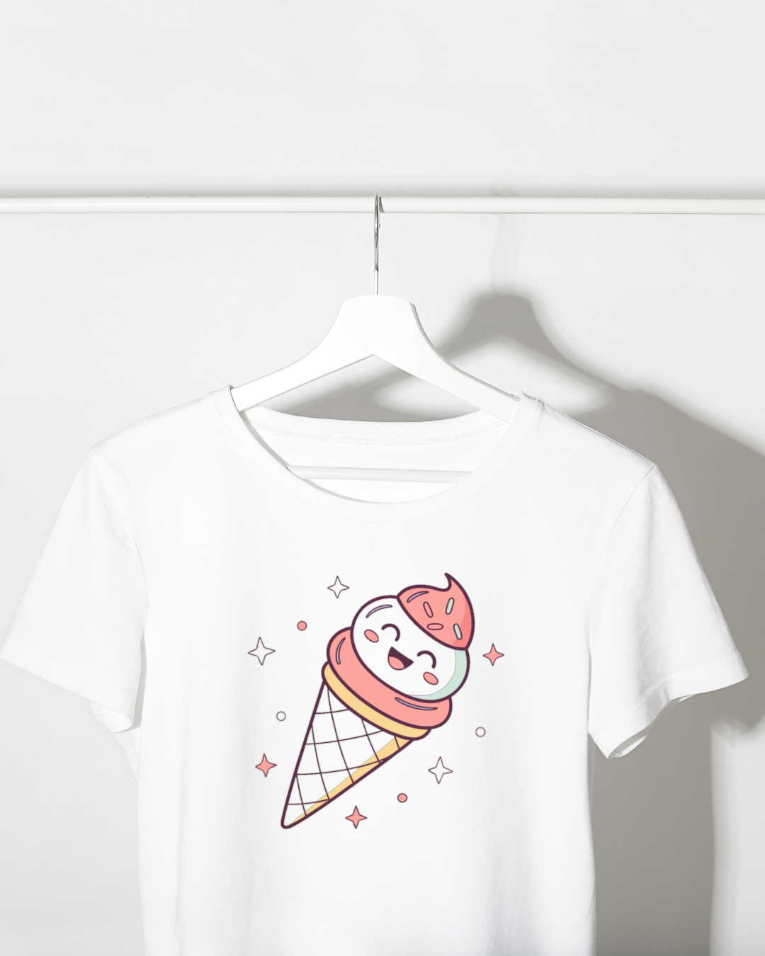 T-Shirt avec glace souriante en style kawaii pour un look estival amusant