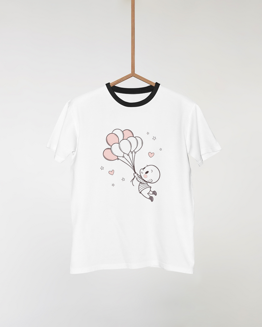 Visuel kawaii sur t-shirt avec bébé et ballons