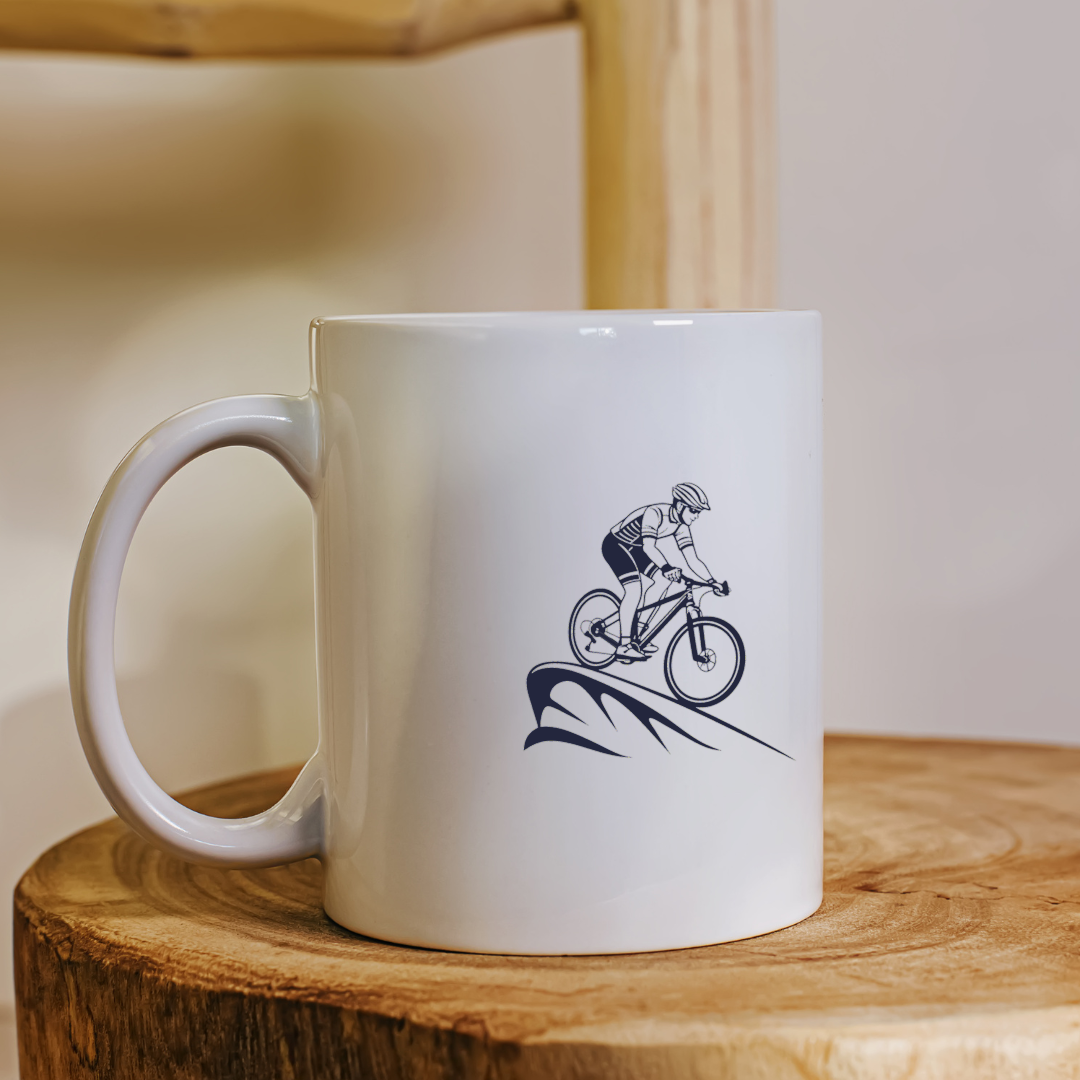 Mug moderne orné d'un cycliste en descente, sport et mouvement en avant