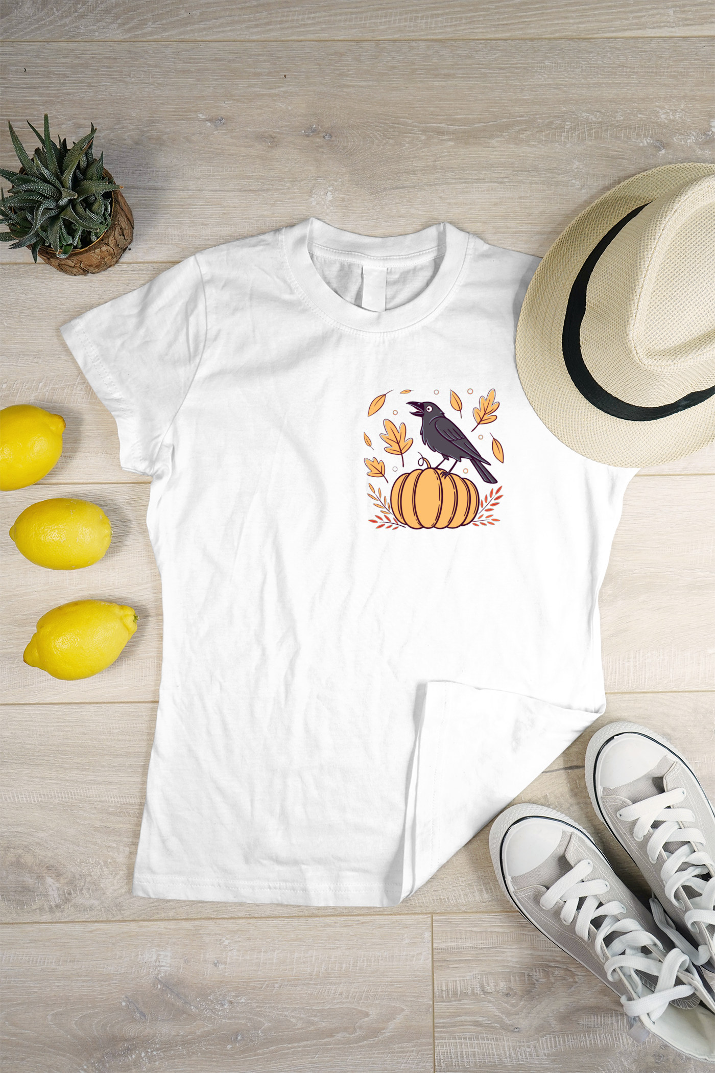 T-shirt bohème avec corbeau vibrant sur citrouille dans un ambiance automnale