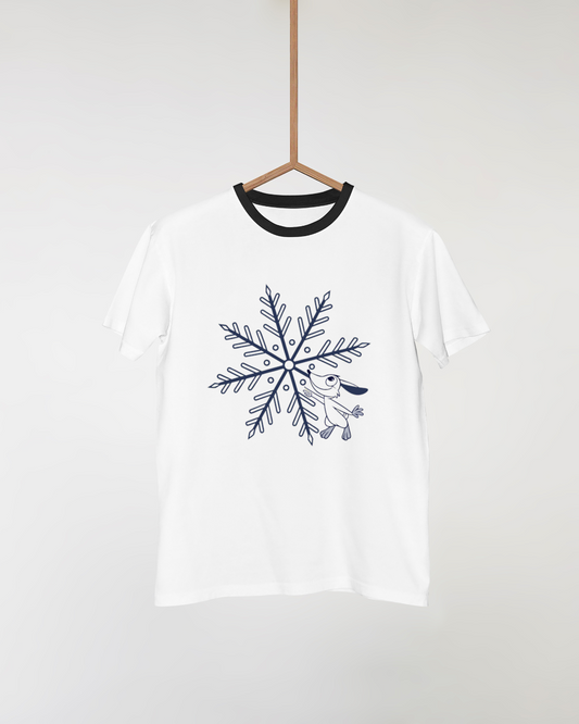 Design hivernal sur t-shirt avec doodle de lapin joyeux et flocons gracieux
