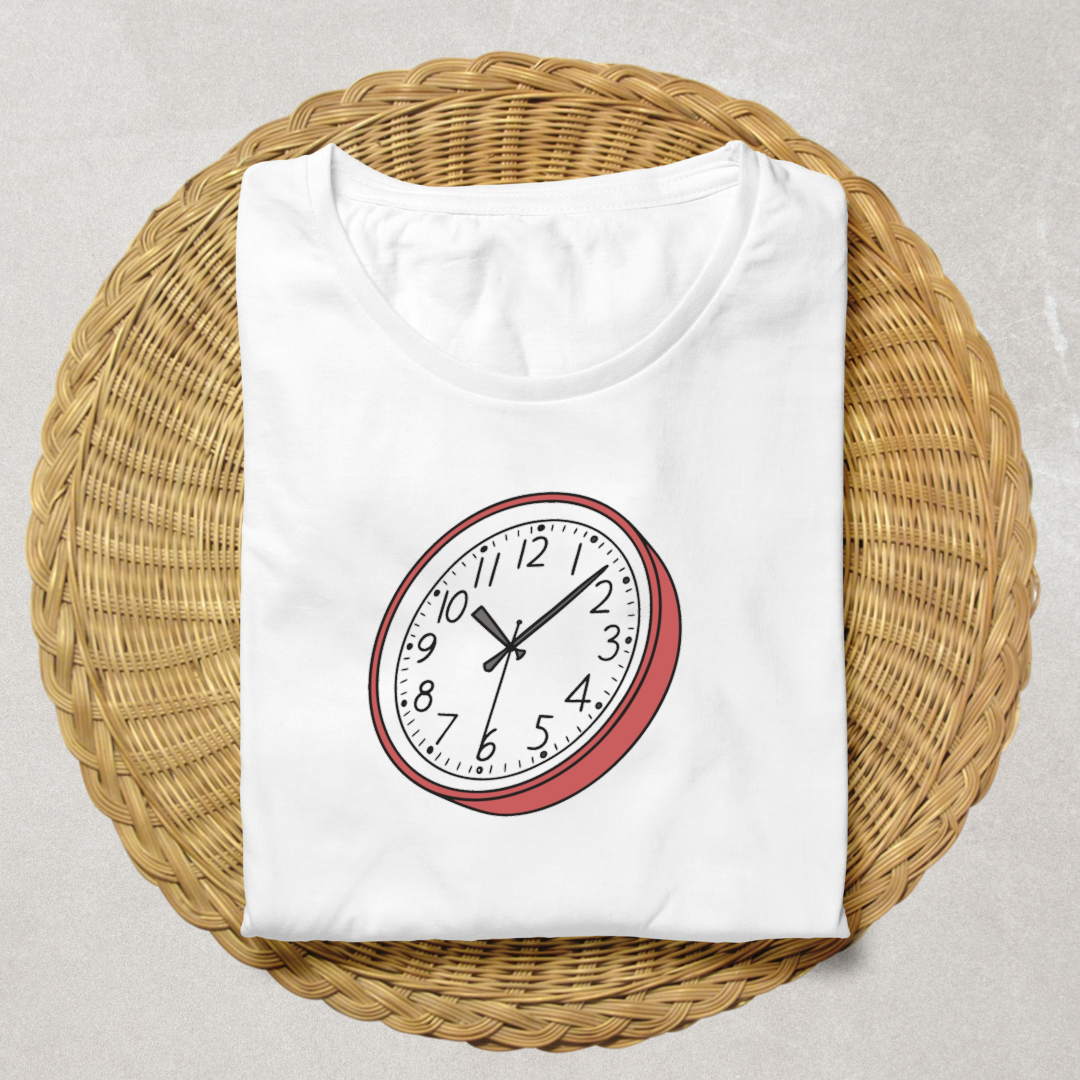 T-shirt avec horloge minimaliste en mouvement symbolisant le passage du temps