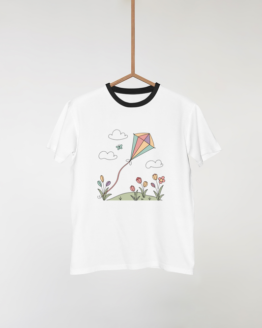 T-shirt avec design cerf-volant pastel évoquant la nature en pleine floraison
