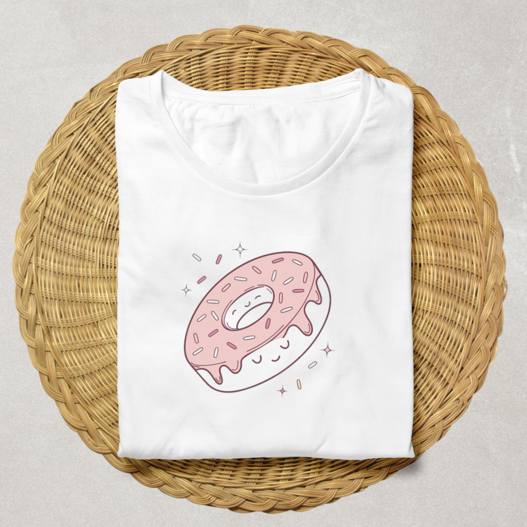 T-shirt avec illustration doughnut kawaii, pour mode fun.