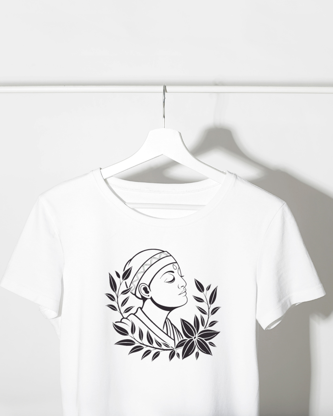 T-shirt chic avec moine zen paisible style graphique épuré ambiance détente
