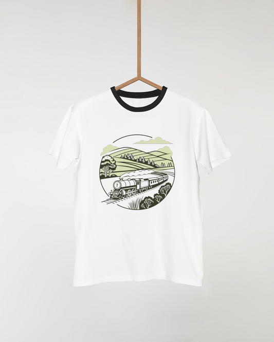 Design de train rétro sur t-shirt pour passionnés de chemins de fer.