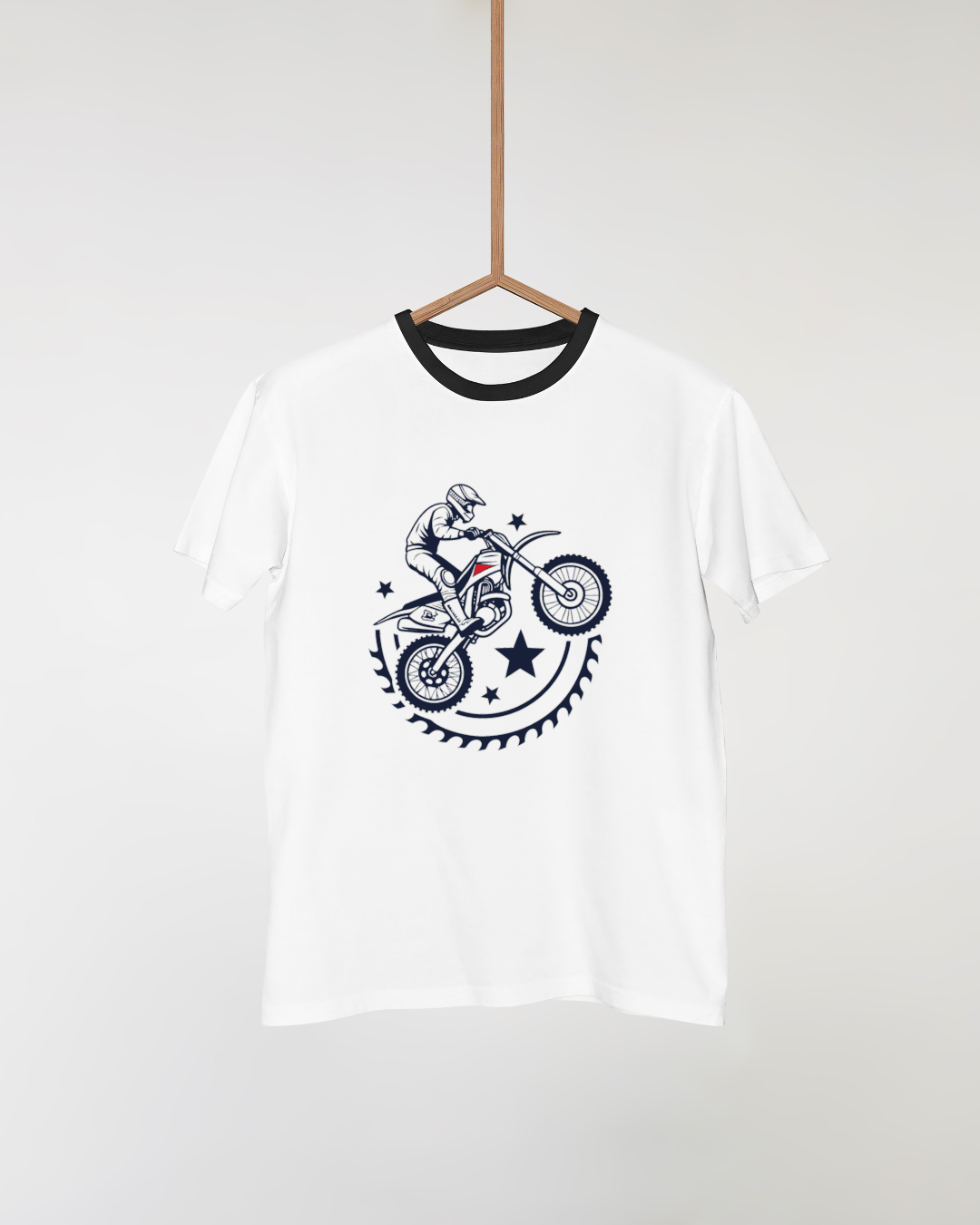 T-shirt avec motard en pleine action style dynamique pour amateurs de sensations fortes
