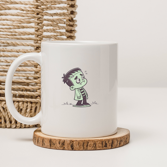 Mug avec petit monstre surpris en style cartoon pour ambiance Halloween