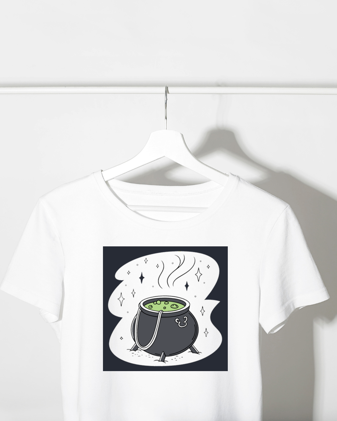 T-shirt tendance avec un chaudron mystique pour un look Halloween unique