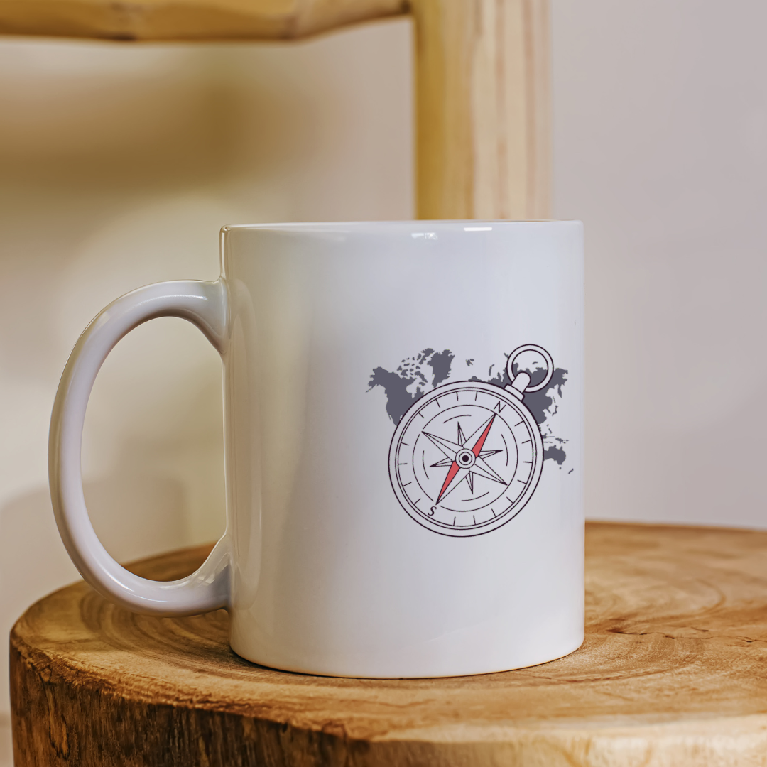 Mug avec motif boussole vintage, ambiance rétro pour amateurs de navigation