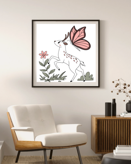 Pastel doux illustrant un faon curieux et papillon sur cadre élégant