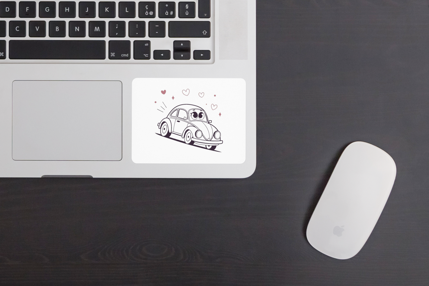 Sticker coloré avec coccinelle joyeuse graphique, idéal pour personnalisation bus ou vélo