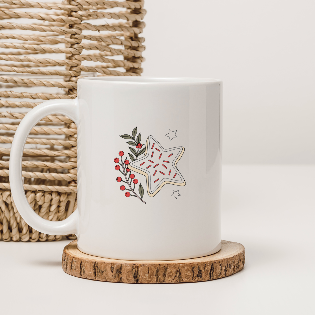 Mug blanc festif avec dessin vintage d'une étoile de Noël dans une ambiance gourmande
