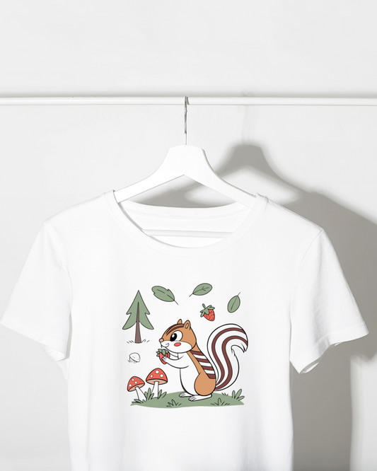 T-shirt mettant en scène un écureuil adorable avec fraise thème forêt