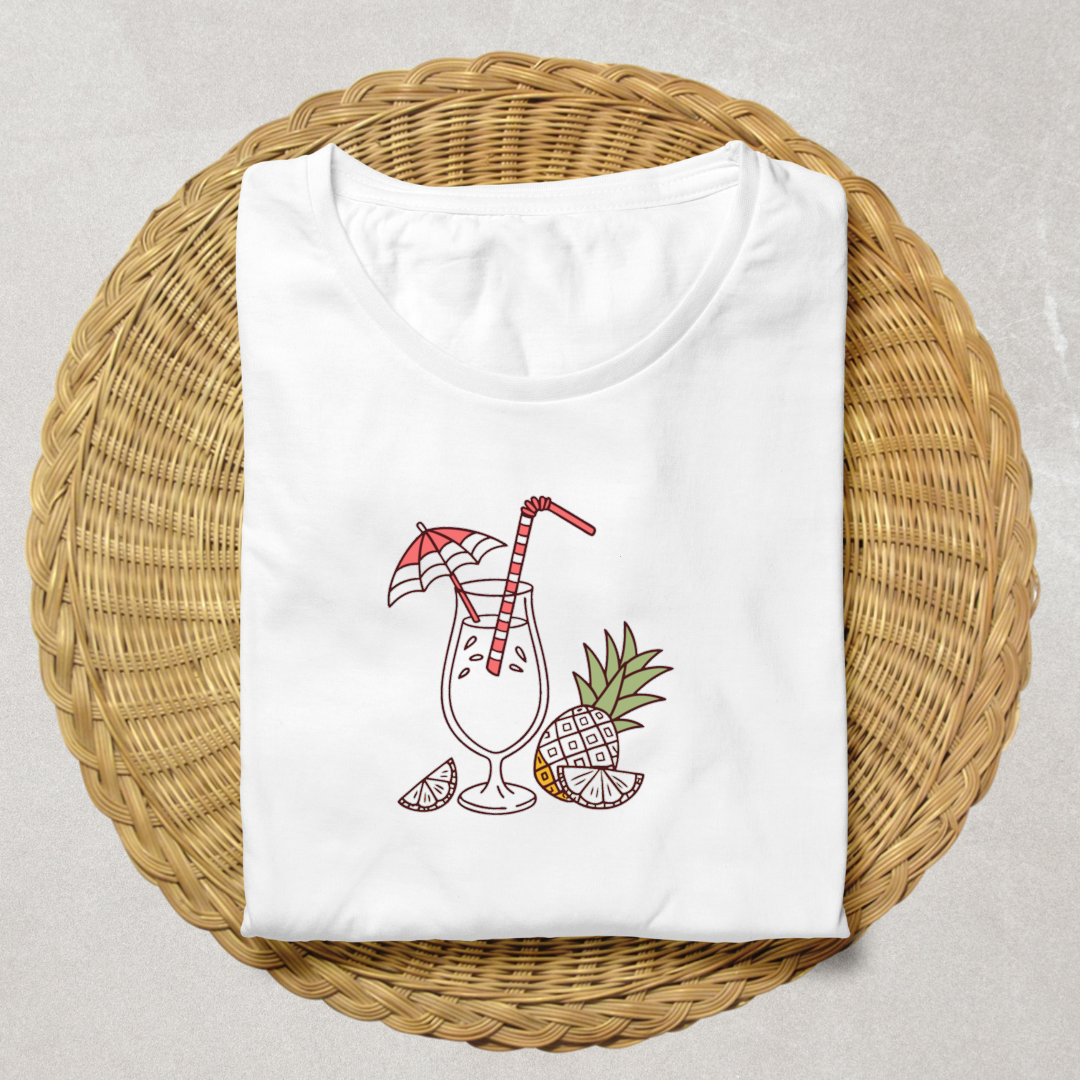 T-shirt avec motif pastel d'un cocktail tropical pour une escapade sensorielle