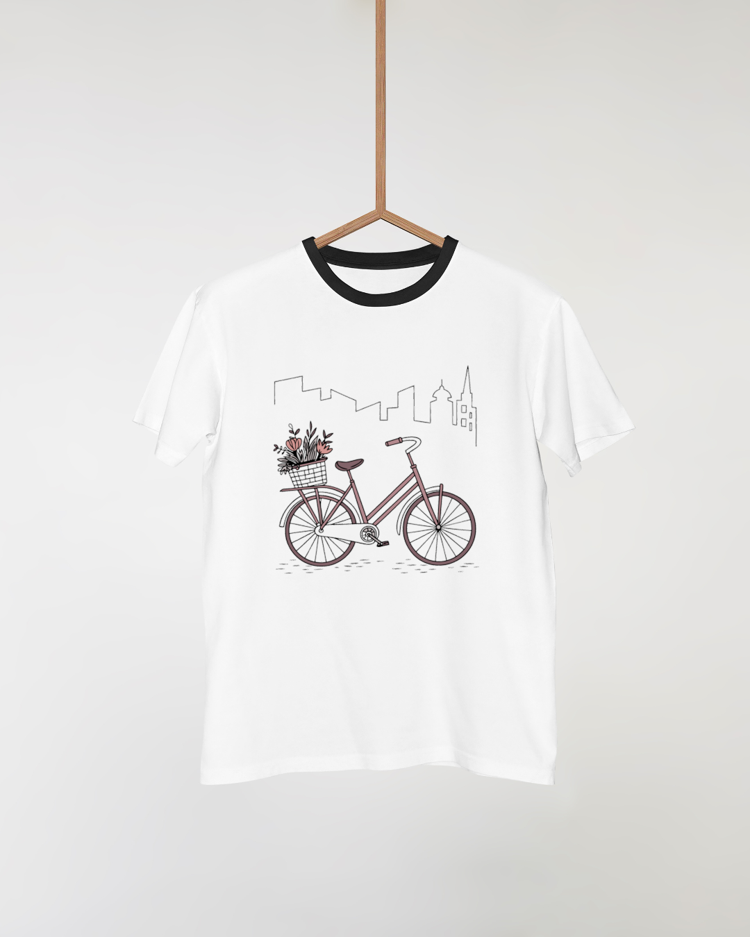 T-shirt avec vélo fleuri romantique dans un style urbain éco-contemporain