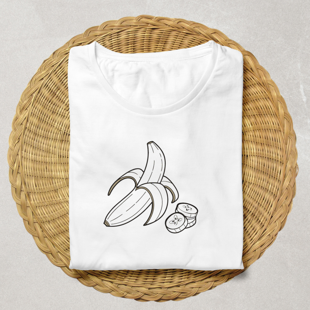 T-shirt avec une icône stylisée de banane épelée, ambiance minimaliste et gourmande
