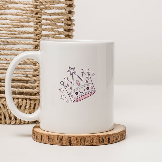Visuel de couronne kawaii mignonne sur une tasse, idéal pour personnaliser la vaisselle de fête.