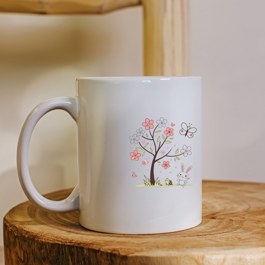 Mug décoré avec un lapin joueur dans un style floral doux et printanier