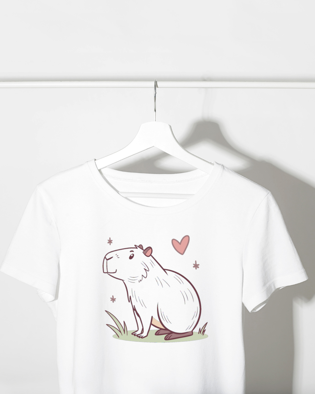 T-shirt avec capybara doodle amoureux, ambiance nature, idéal pour un look décontracté