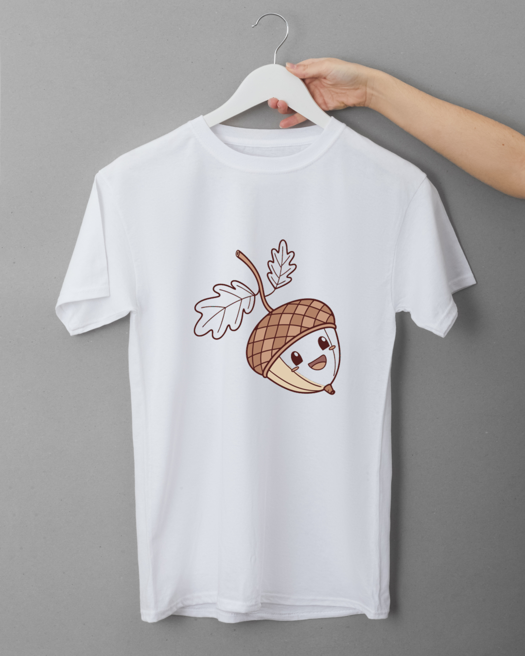 T-shirt avec un gland kawaii joyeux sur fond automnal