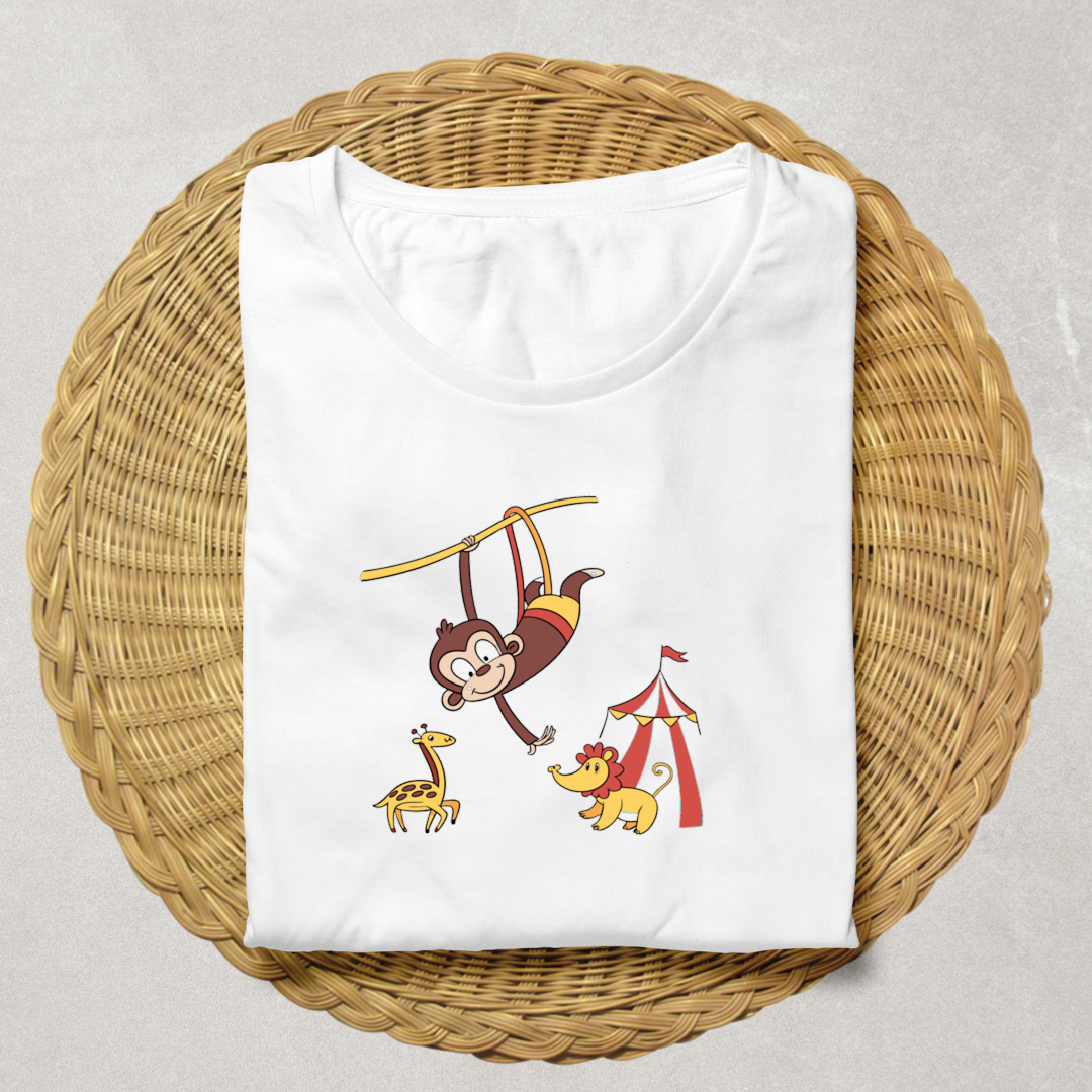 T-shirt avec un singe acrobatique stylisé dans un thème safari dynamique